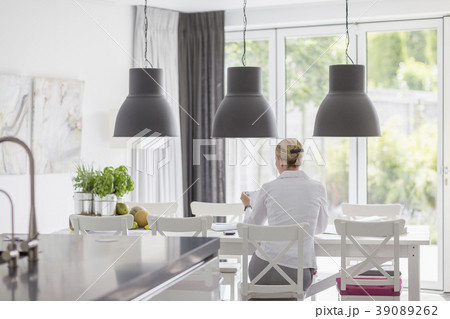 Woman working from home 39089262