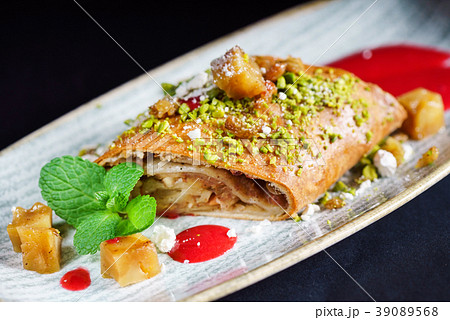apple strudel with sauce apple strudel with sauce 39089568