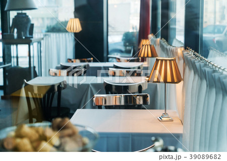 restaurant interior 39089682