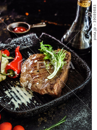 grilled steak grilled steak 39089883