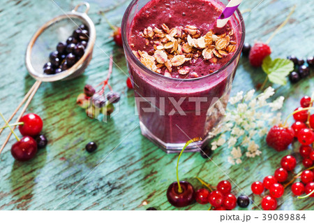 organic smoothie organic smoothie 39089884