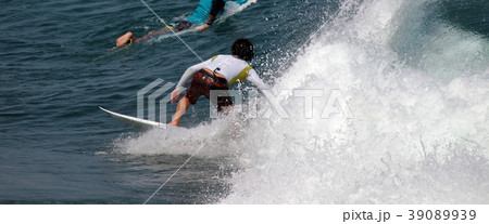 サーファー　サーフィン　練習 39089939