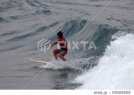サーファー　サーフィン　練習 39089966
