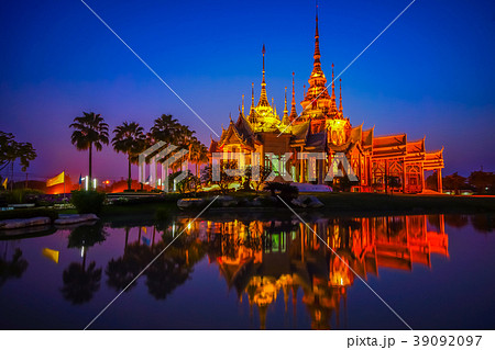 Beautiful Buddhist chuch, Nonkum, in twilight  39092097