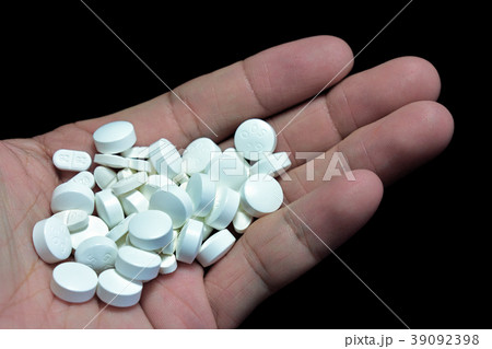 Pills of medicine in a hand. Pills of medicine in a hand. 39092398