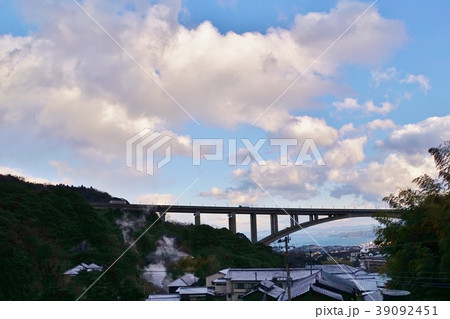 大分県別府市のコンクリートアーチ橋、別府明礬橋 39092451