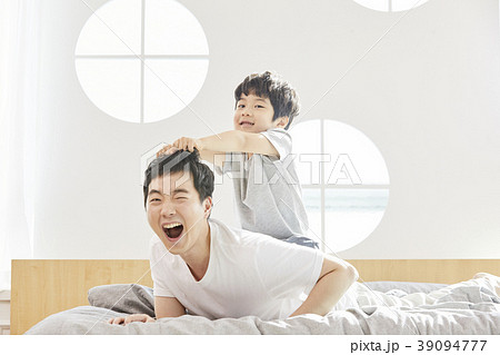 引き 引っ張る 息子 39094777