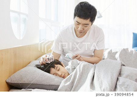 心配 息子 お父さん 39094854