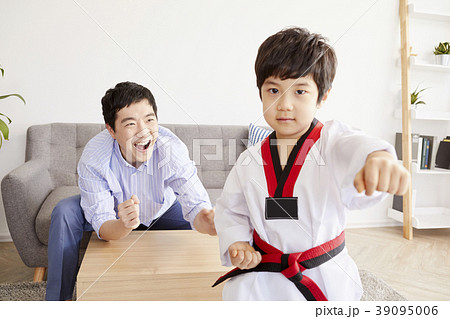 息子 お父さん 父 39095006