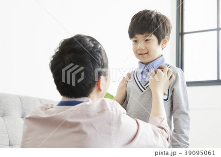 見開き 対面 向き合う 39095061