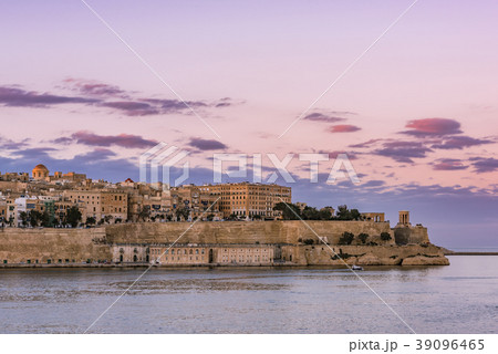 Beautiful sunset over Valletta skyline,Malta 39096465