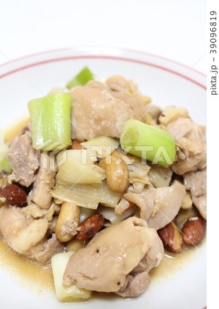 中華料理　鶏肉のナッツ炒め 39096819