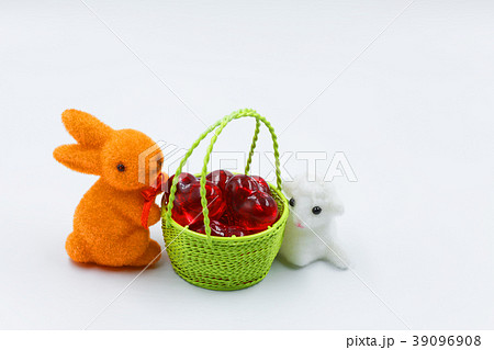 Easter decoration isolated on white 39096908