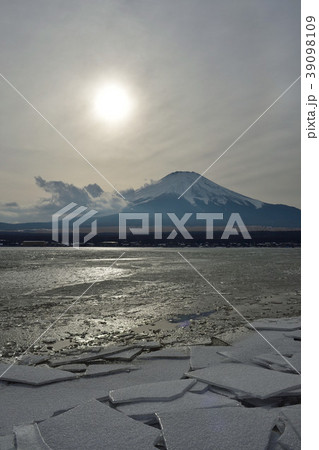 富士五湖の四季　厳冬 39098109