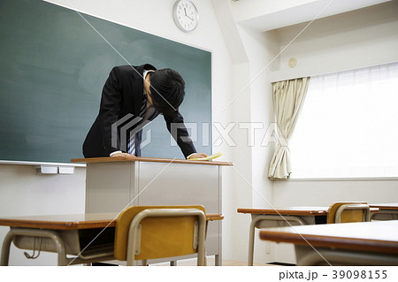 先生 教師 教室 学校 授業 先生 教師 教室 学校 授業 39098155