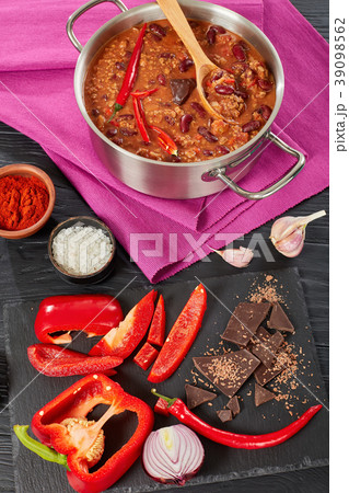 chili con carne in a stainless pot 39098562
