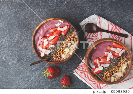 Vegan breakfast concept. Strawberry smoothie bowl 39098980