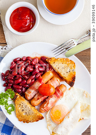 Full english breakfast. Full english breakfast. 39099146