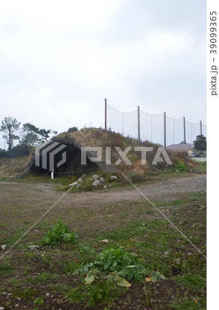 飛行機の「掩体壕(格納庫)」（鹿児島県出水市） 39099365