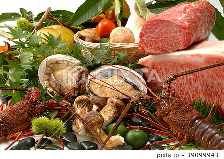 秋の味覚　食べ物　野菜　肉　食材　えび　きのこ　高級食材　海鮮食材　果物　食欲の秋 39099943