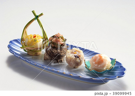 食べ物　点心　中華料理　飲茶　食事　外食　料理　焼売　海鮮　サザエ　 39099945