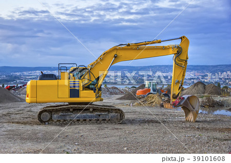 at construction site at construction site 39101608