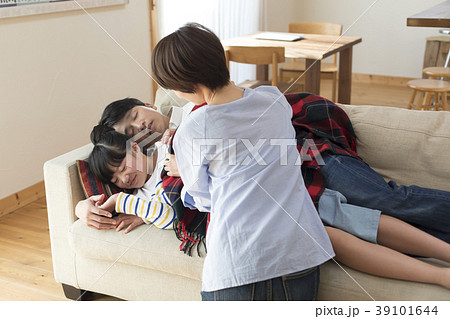 親子 うたた寝 親子 うたた寝 39101644