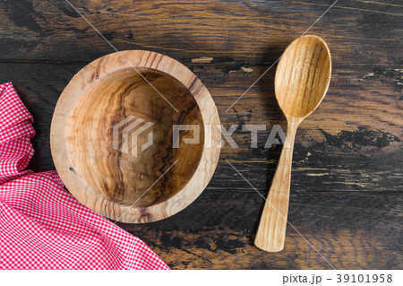 Brown empty wooden bowl and spoon on table 39101958
