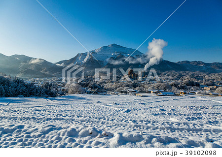 棚田の雪景色（埼玉県秩父郡横瀬町） 39102098