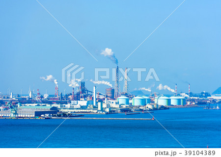 早春の青空【福岡県北九州工業地帯】 39104389