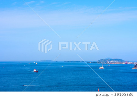 早春の青空(関門海峡) 早春の青空(関門海峡) 39105336
