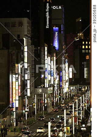 日本の東京都市景観 銀座のネオンや中央通りなど望む 夜景 の写真素材