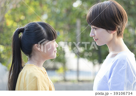 向き合う 親子 向き合う 親子 39106734