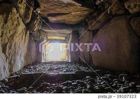 観音塚古墳石室と外光 39107323