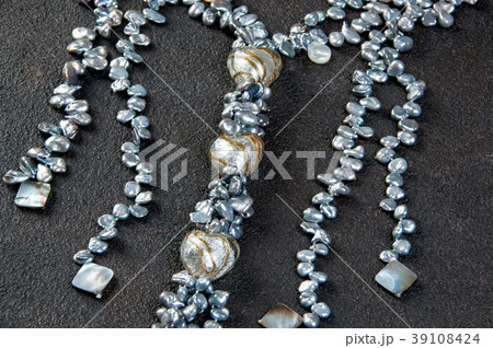 Vintage pearl necklace on black background 39108424
