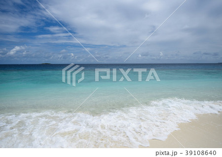 海 モルディブ 砂浜 海 白波 海 モルディブ 砂浜 海 白波 39108640