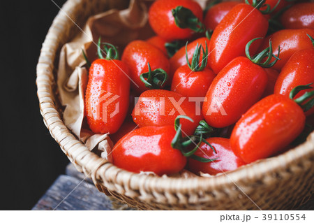 Plum tomatoes- Cherry tomatoes 39110554
