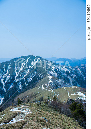 残雪の次郎笈 39110669