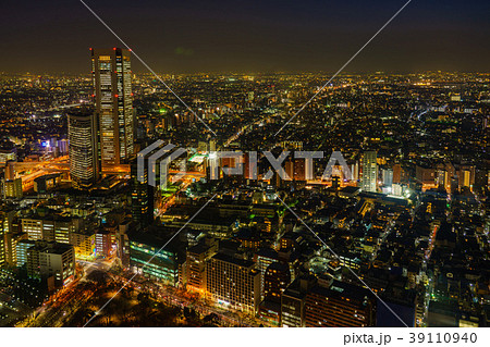 東京西新宿ビル街の夜景の写真素材
