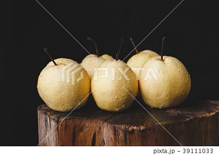 Fresh Asian pears 39111033