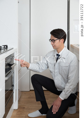 ビジネスイメージ（作業服） 39111722