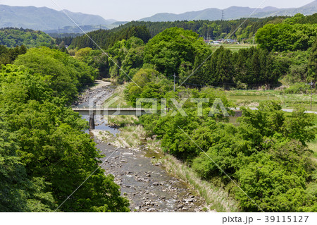 栃木県那須町 那珂川 那須連山 5月 那須高原大橋よりの写真素材