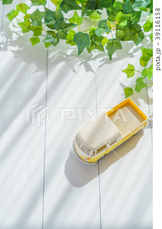 おもちゃの車 39116158