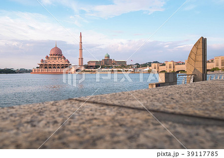 Beautiful pink mosque in Putrajaya, Malaysia Beautiful pink mosque in Putrajaya, Malaysia 39117785