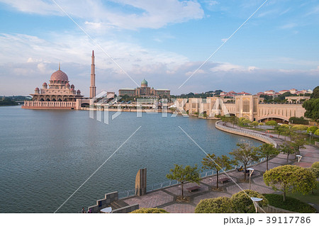 Beautiful pink mosque in Putrajaya, Malaysia Beautiful pink mosque in Putrajaya, Malaysia 39117786