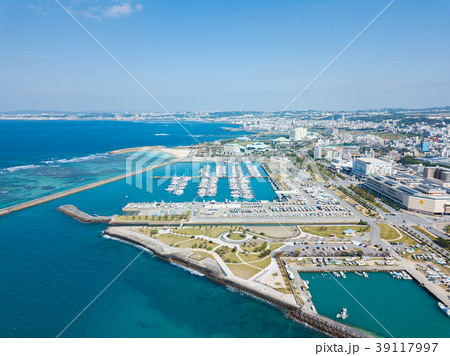 ヨットハーバー 沖縄 宜野湾港マリーナ 空撮の写真素材