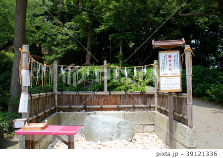【神奈川】鎌倉・葛原岡神社　魔去ル石 39121336