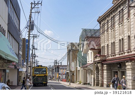 江戸末期から明治期に栄えて歴史的ロマンを感じるレトロな趣の七日町通り創業300年石造の白木屋資料館 39121618