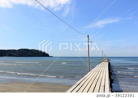 原岡桟橋と大房岬(南房総市） 39122501