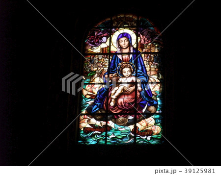 リスボン　ジェロニモス修道院　サンタマリア教会　ステンドグラス　ポルトガルの世界遺産 39125981